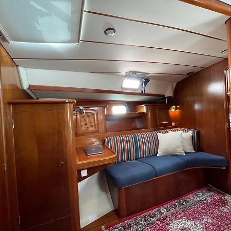 Hôtel Beautiful And Comfortable Sailboat With Secure Parking Available à Barcelone Extérieur photo