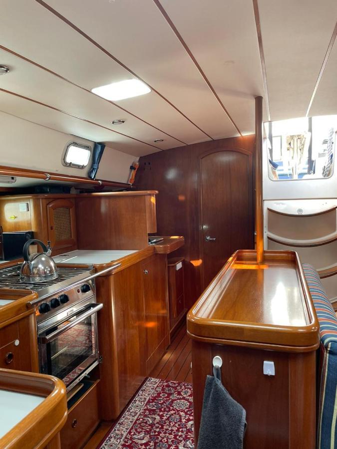 Hôtel Beautiful And Comfortable Sailboat With Secure Parking Available à Barcelone Extérieur photo