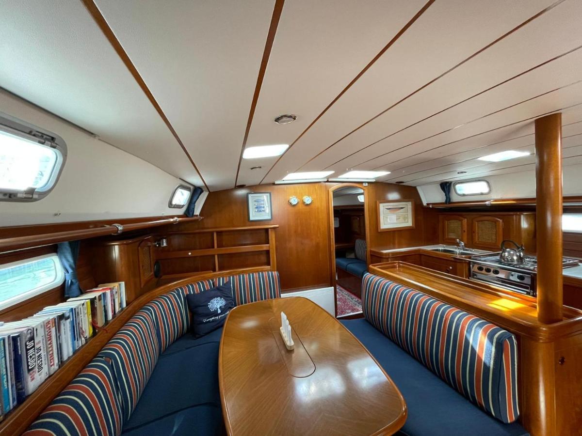 Hôtel Beautiful And Comfortable Sailboat With Secure Parking Available à Barcelone Extérieur photo