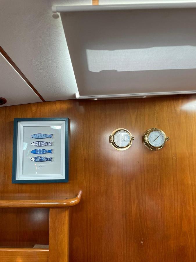 Hôtel Beautiful And Comfortable Sailboat With Secure Parking Available à Barcelone Extérieur photo