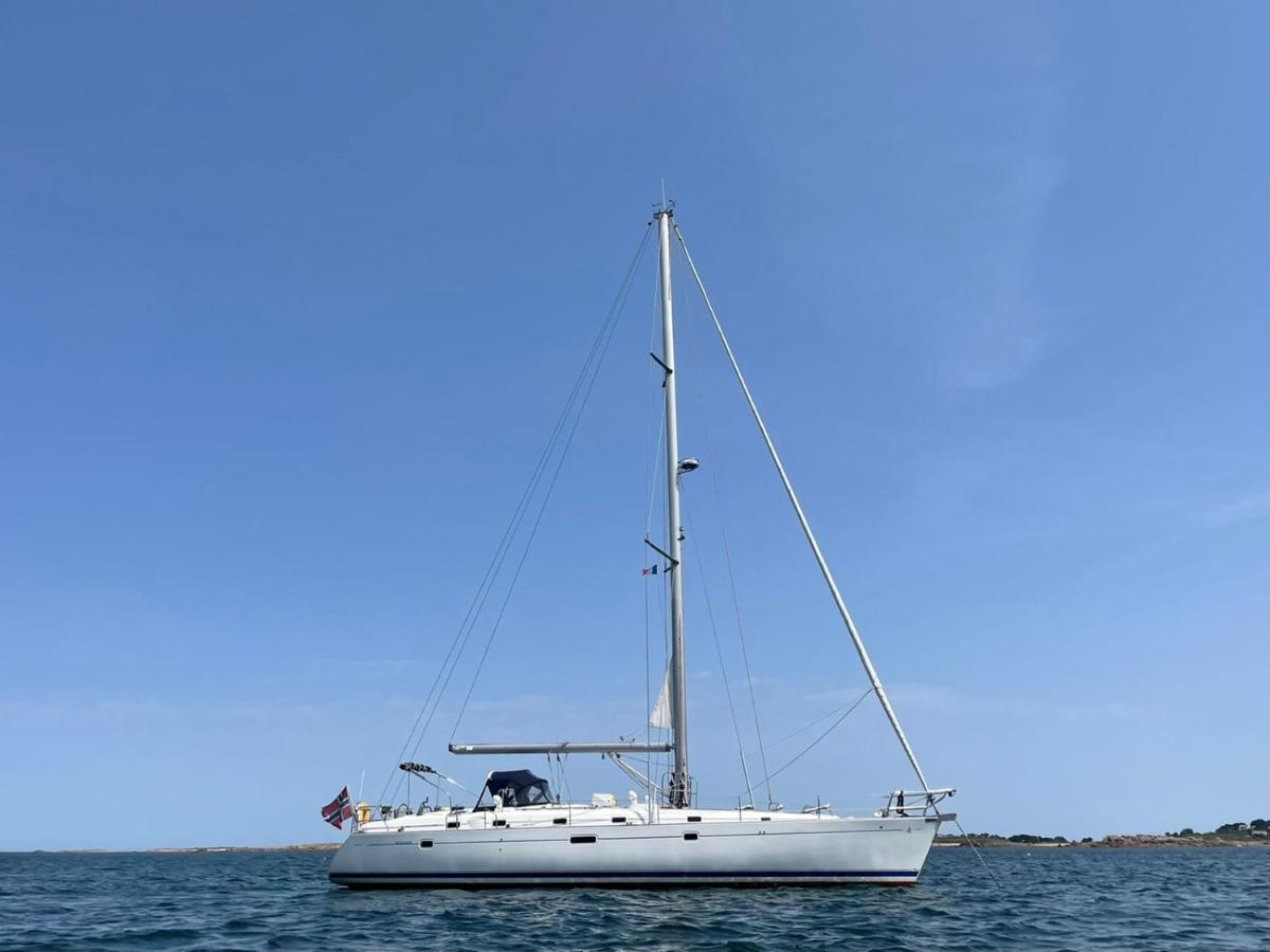 Hôtel Beautiful And Comfortable Sailboat With Secure Parking Available à Barcelone Extérieur photo
