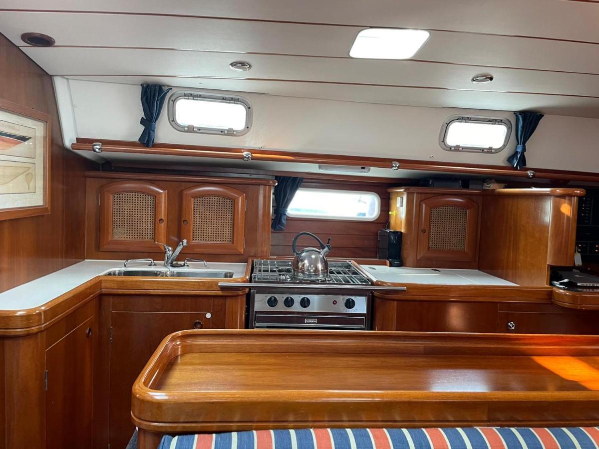 Hôtel Beautiful And Comfortable Sailboat With Secure Parking Available à Barcelone Extérieur photo