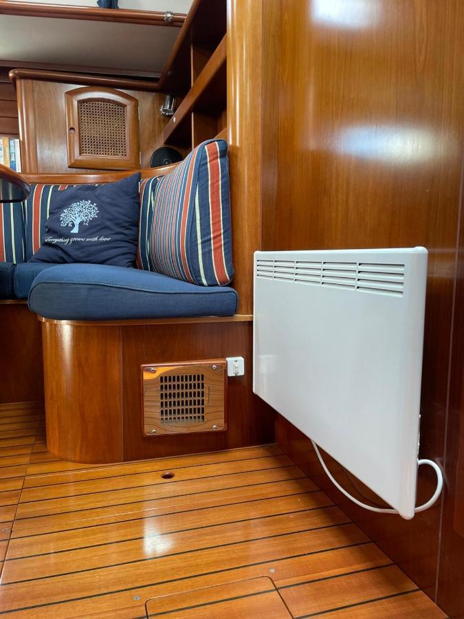 Hôtel Beautiful And Comfortable Sailboat With Secure Parking Available à Barcelone Extérieur photo