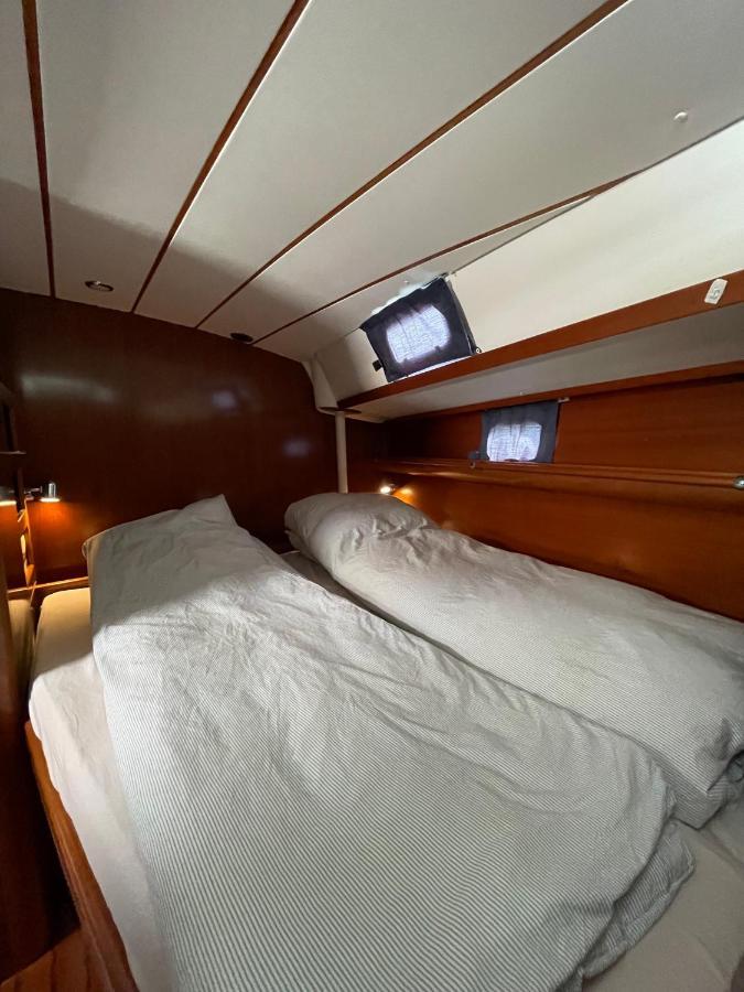 Hôtel Beautiful And Comfortable Sailboat With Secure Parking Available à Barcelone Extérieur photo