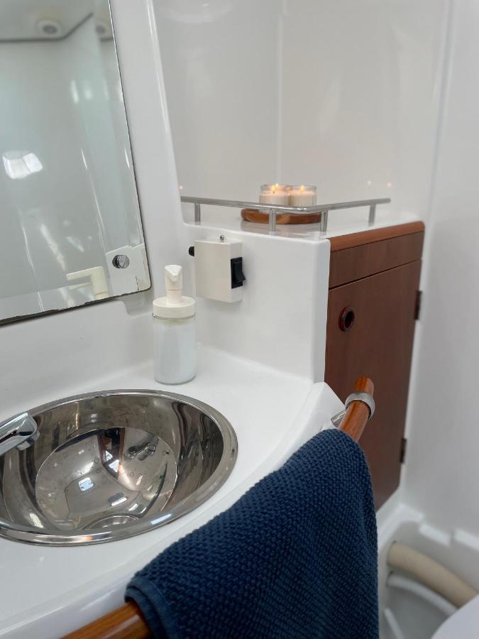 Hôtel Beautiful And Comfortable Sailboat With Secure Parking Available à Barcelone Extérieur photo